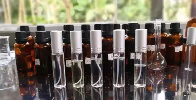 滨河世家丨打卡网红手工香水DIY，做自己的调香师！