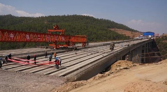 好消息！楚大高速公路扩容工程首座桥梁架设完成