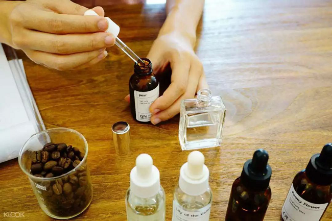 滨河世家丨打卡网红手工香水DIY，做自己的调香师！