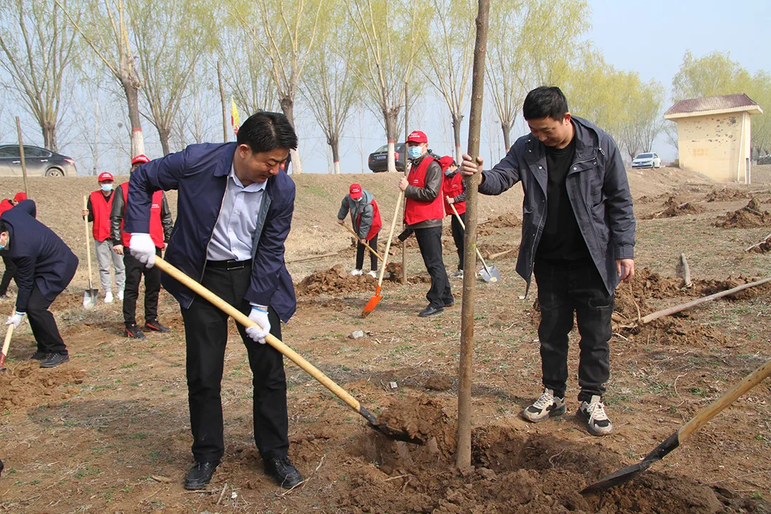华信集团3.12植树节积极参与白堽乡政府组织的全民植树造林活