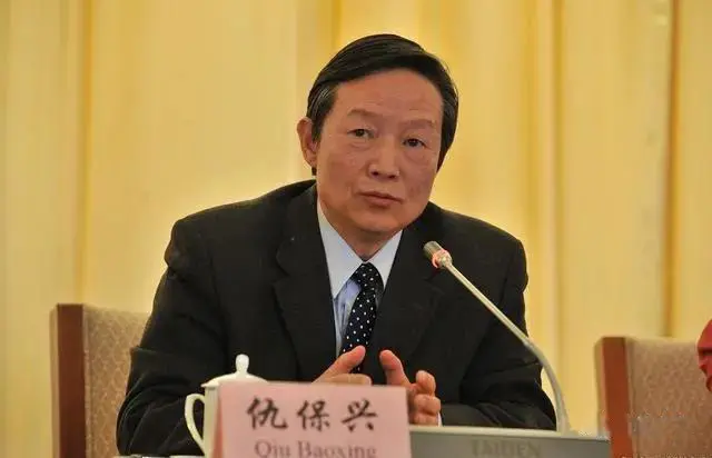 房子供过于求，可老百姓还是买不起？国家老干部提出“解决方案”