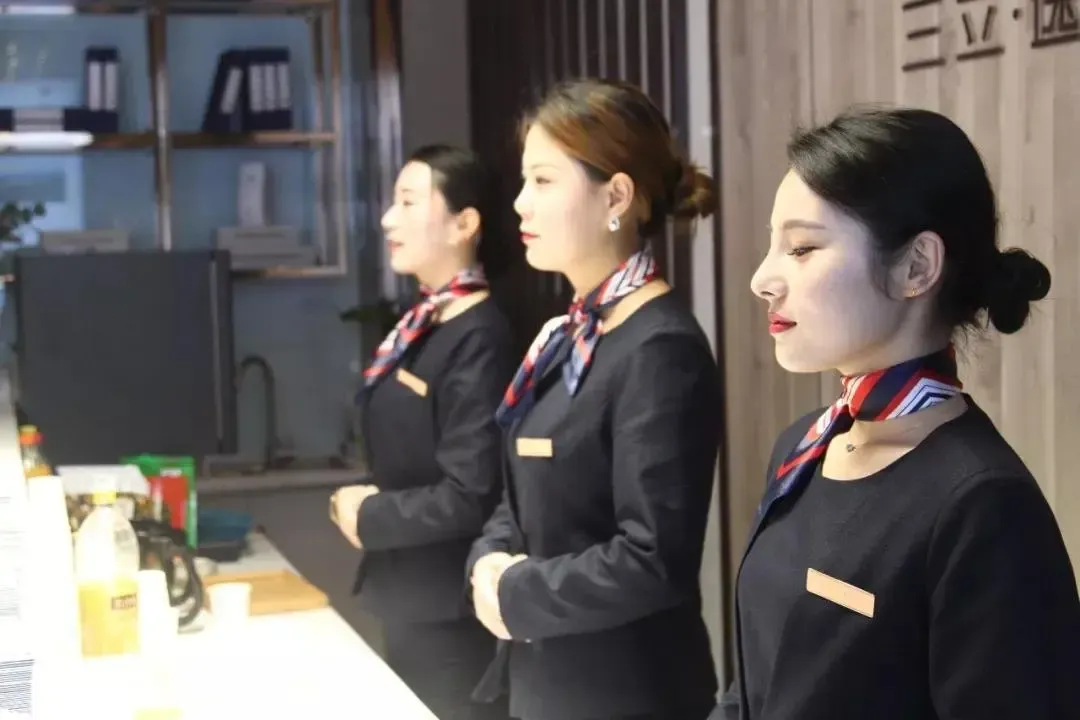 售楼小姐竟然在做这3件事看看她们都干些什么