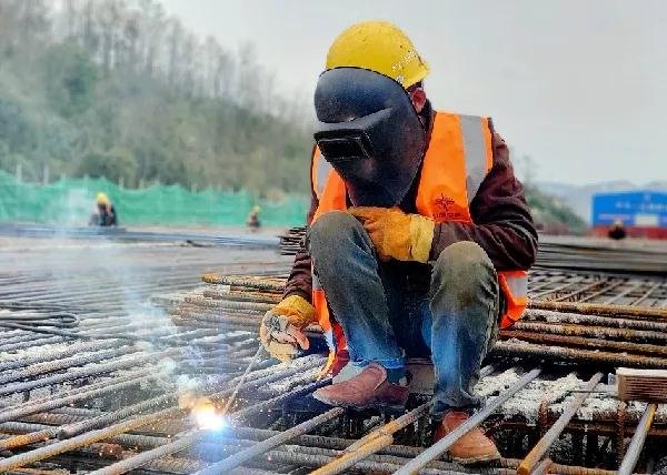 双向10车道连接“三城区” ，这条快线预计今年9月底通车