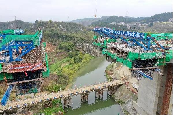 双向10车道连接“三城区” ，这条快线预计今年9月底通车