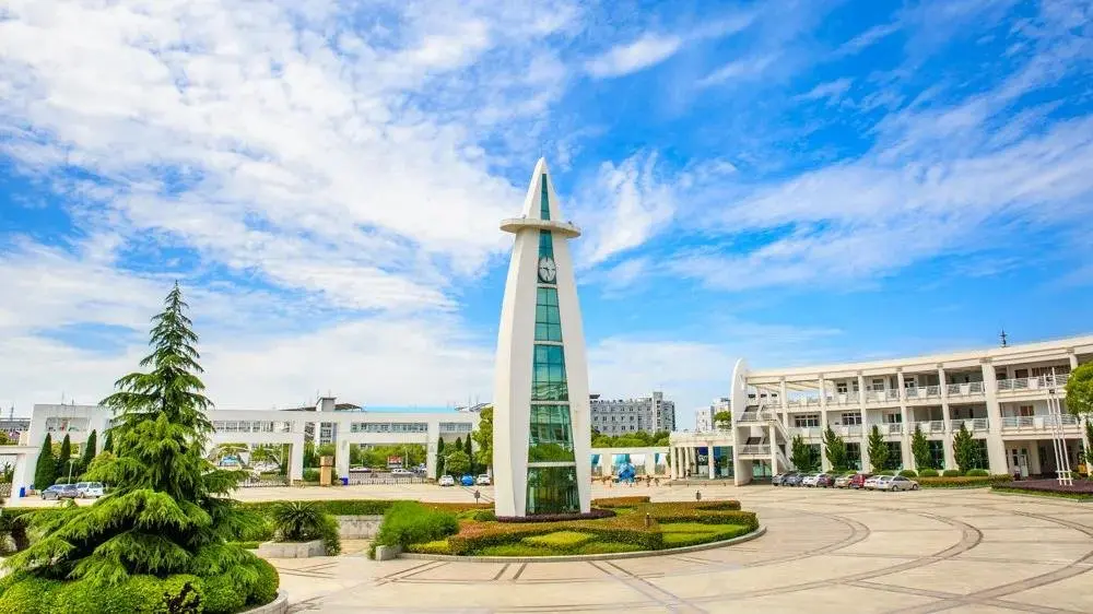 万达·星海湾紧邻的南海实验学校,中考,高考上线率均名列全市学校前茅