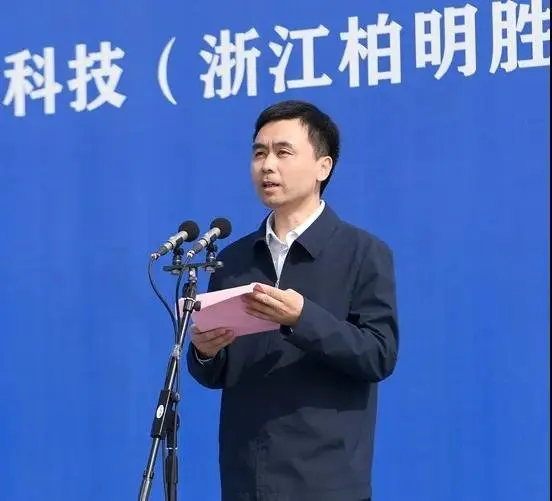 区委副书记,区长金进富致辞,区领导顾世明,赵文中,谢晋,方静,胡宝荣等