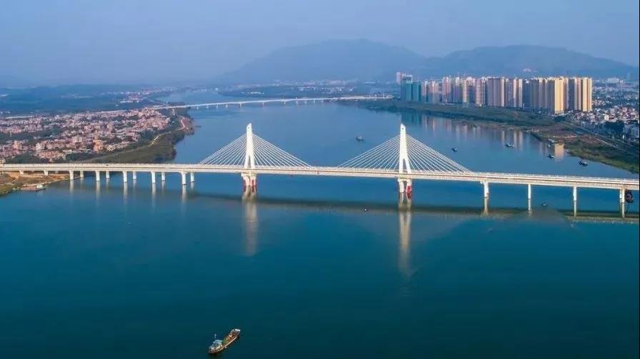 北江两岸桥起一座城市的骄傲