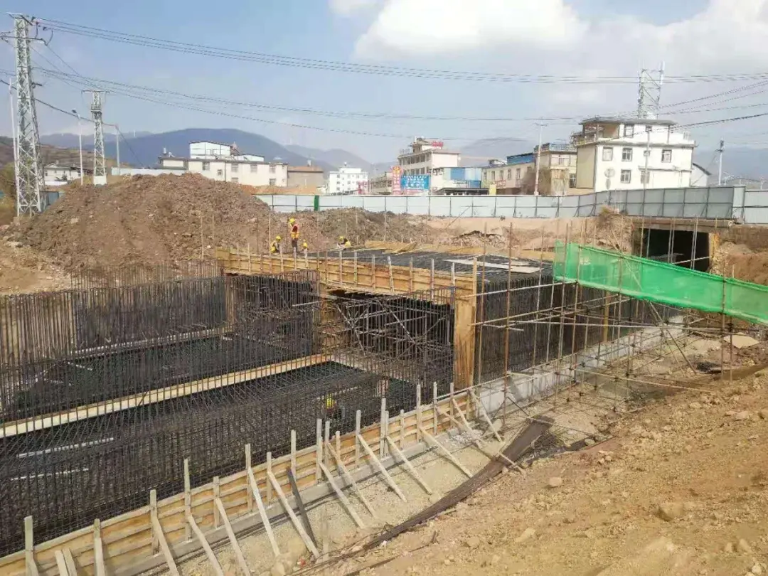 大理关宾路(大凤路至华营普和箐段)改扩建工程加快推进