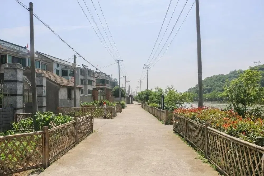 漫步在皂李湖的"小公园"小道上放眼望去都是景平静中透着温和,闲适中