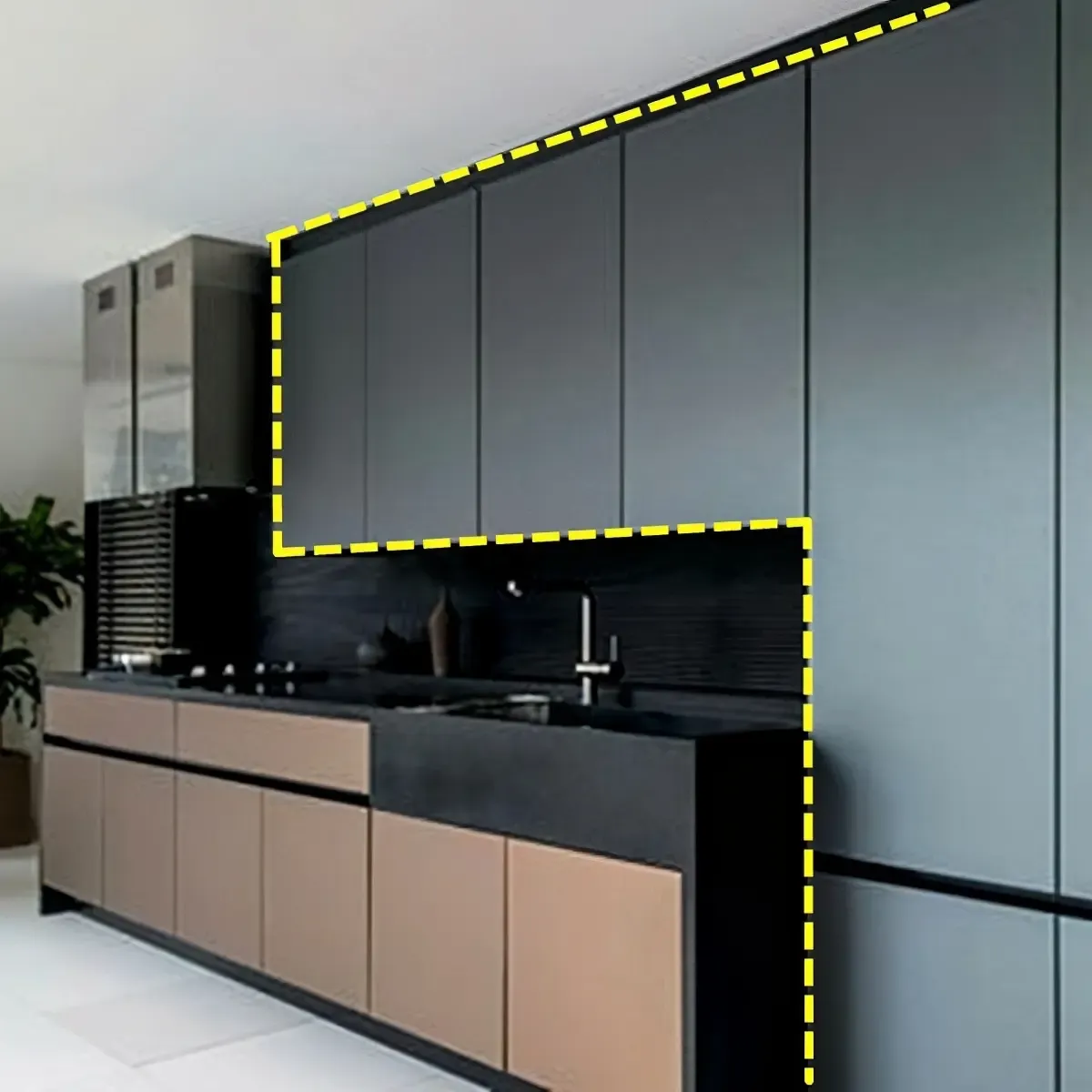 但有了7字型橱柜,吊柜延伸1组壁柜,那么这组壁柜就能立在台面与吊柜