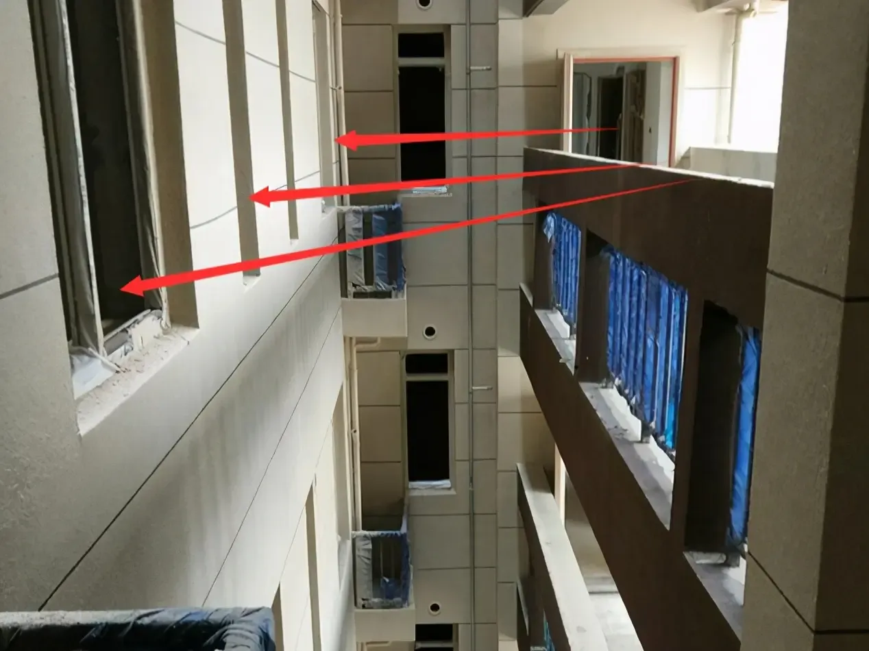 没钱选洋房,只能买两梯四户带连廊房的,该怎么选带连廊的房子?
