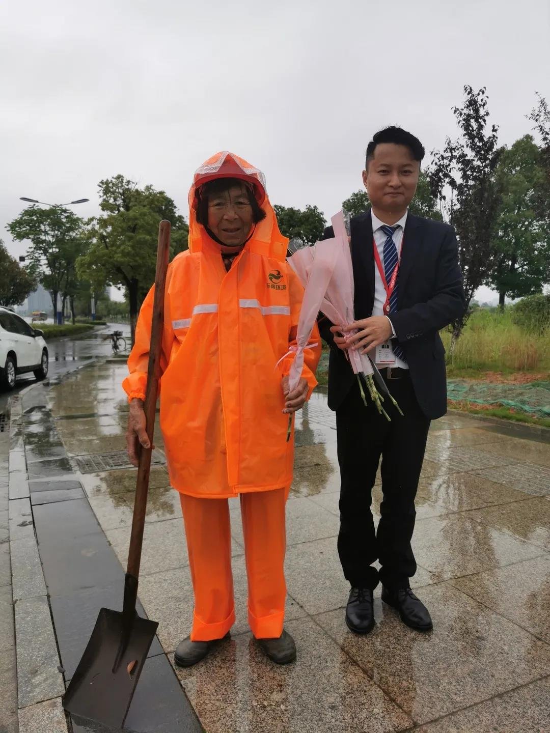 以花为礼 以爱为名丨檀悦府母亲节全城送祝福，万朵康乃馨免费送！