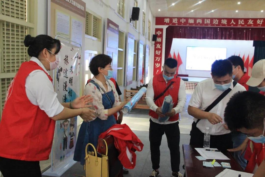 芒市举行5•19＂中国旅游日＂文明旅游主题系列活动启动仪式