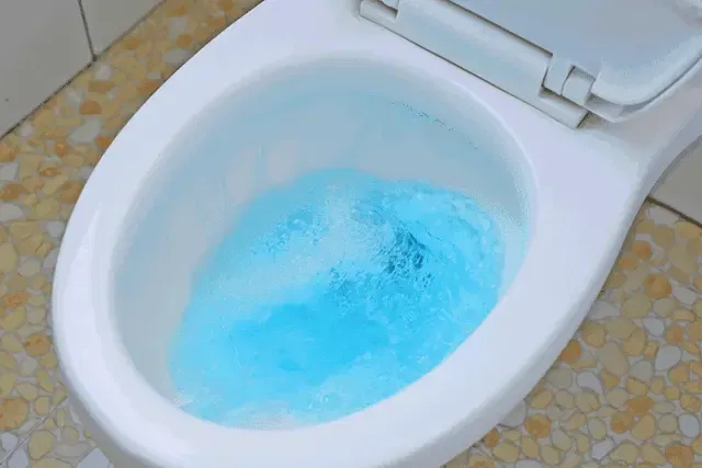 卫生间的马桶使用次数频繁,最容易脏,清洁刷马桶多数人是排斥的,不管