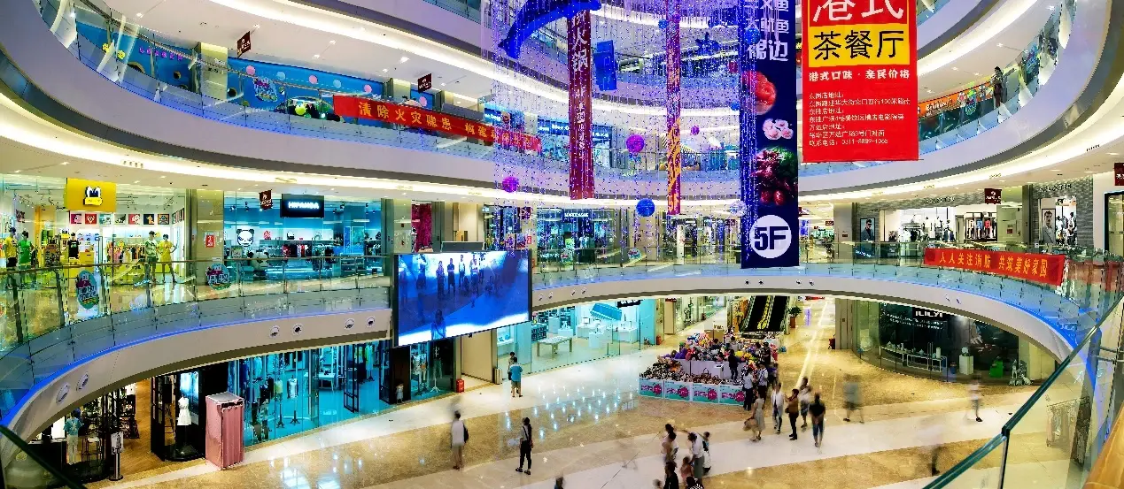 2014年9月19日,东胜广场盛装开业,创造了当天23万客流量的商业奇迹