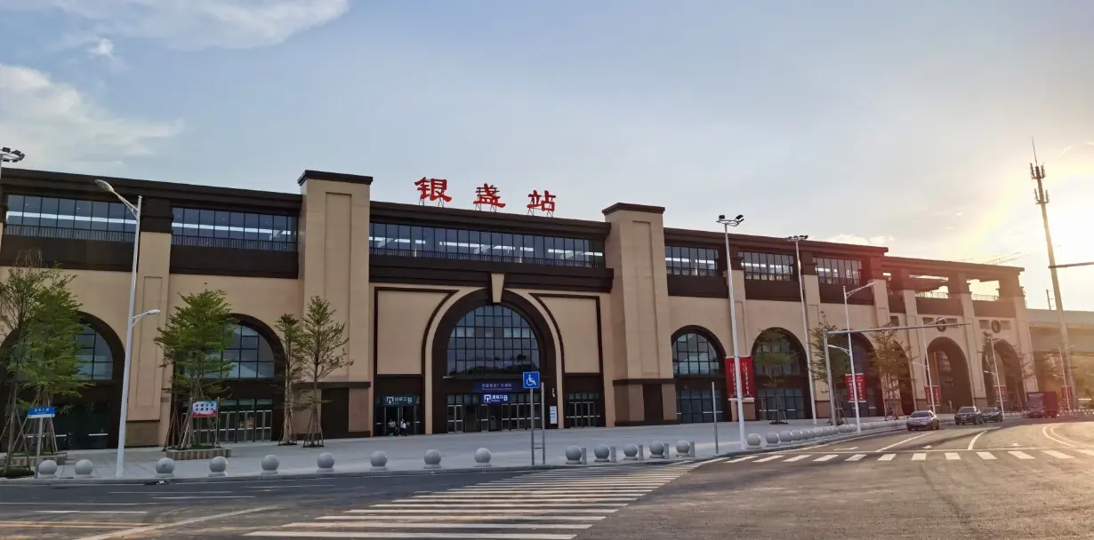 值得注意的是,位处广州北首站——广清城轨银盏站旁,清远磁悬浮线路与