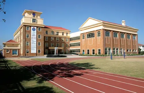 高新区一新建小学主体封顶可容纳2160名学生