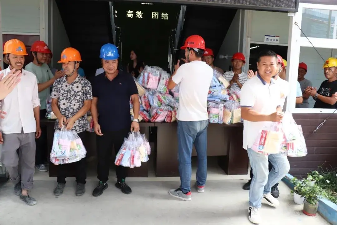 高温慰问送清凉,暖心关怀沁人心 | 温州万洋科技众创城为项目建设工地送清凉