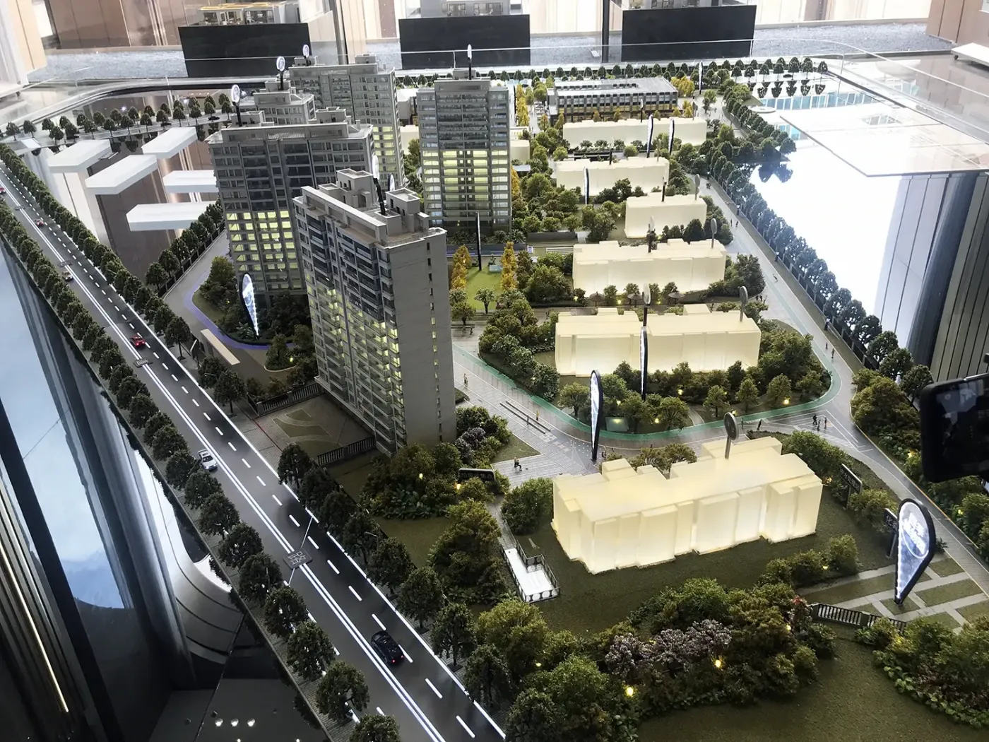 踩盘金地鹏达峯范西市硬核纯板式小高层圈定昆明高端资产