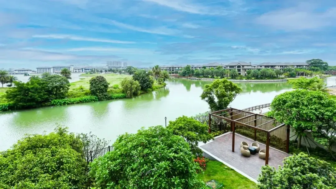 迪茵公学旁,湖景房上新了!