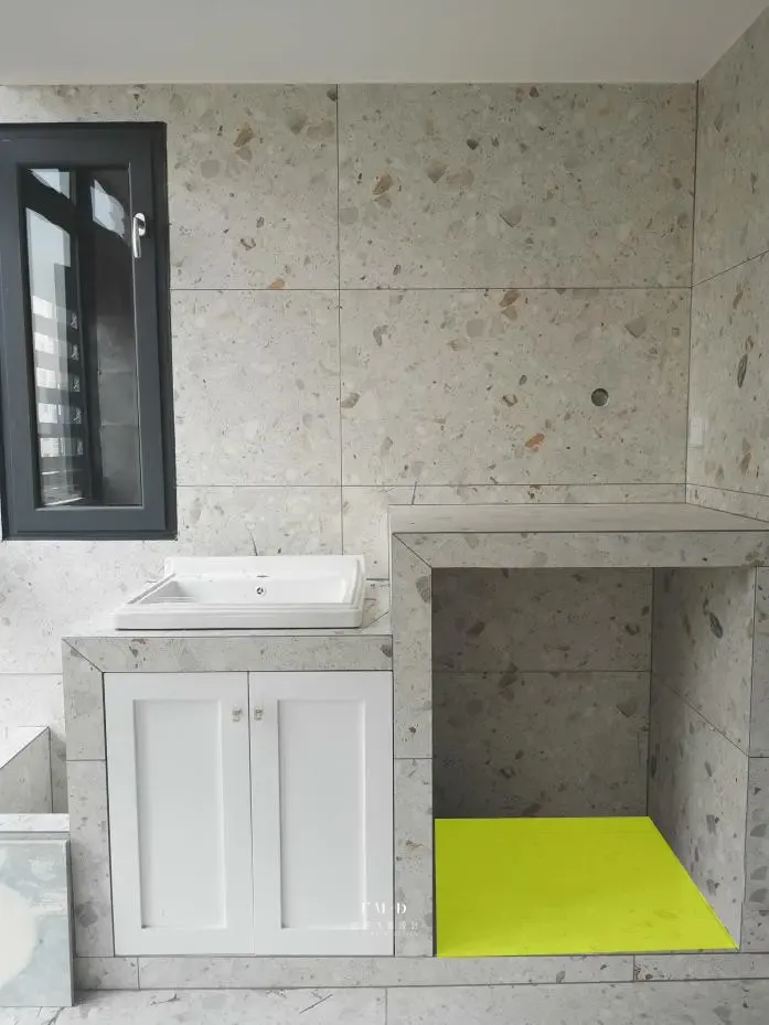 问过专家才敢说,阳台不砌地台就别放洗衣机,排水不方便还容易坏