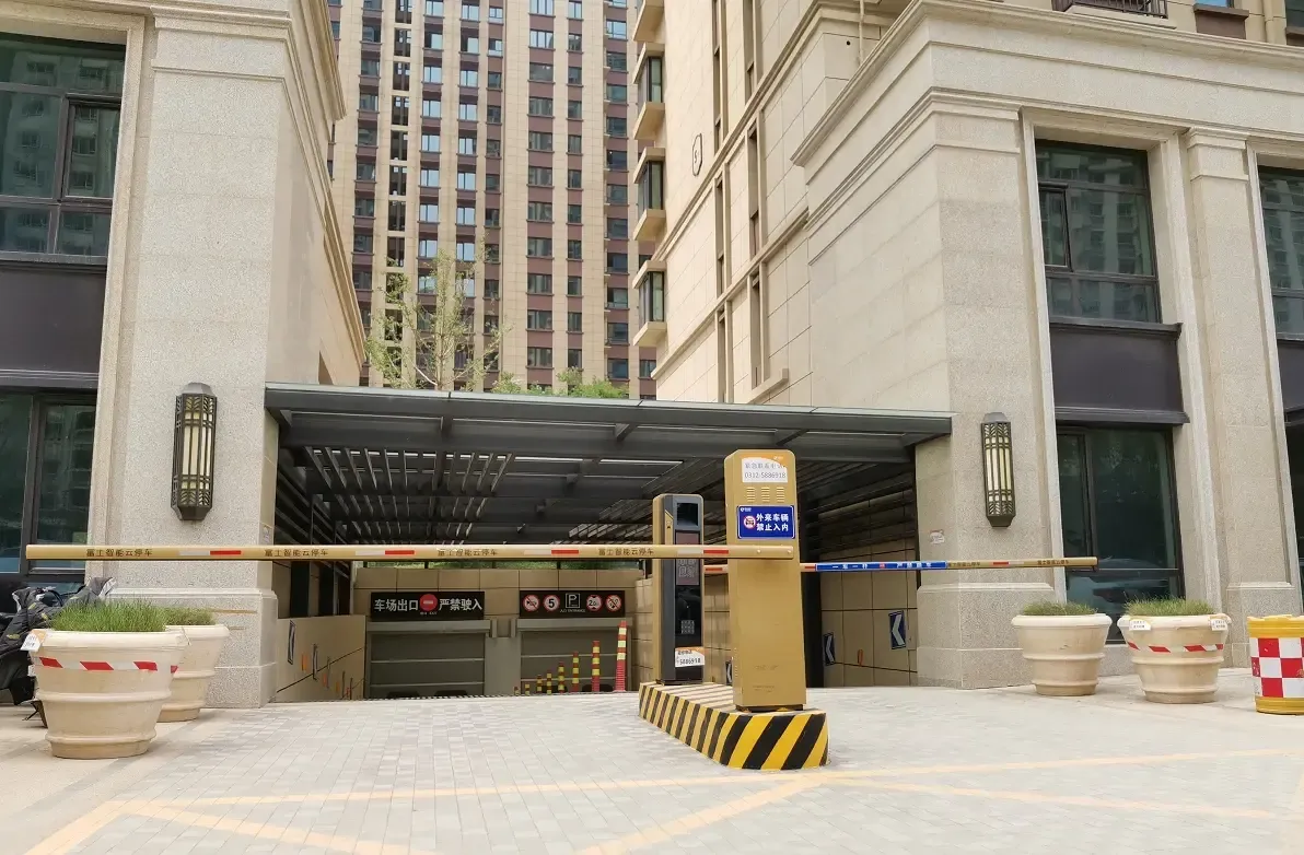 品质之城 幸福之区丨玉兰九赋精装车库 树立品质典范