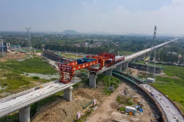 是國家高速鐵路網主骨架商合杭,寧杭鐵路的南延通道,也是長三角城際