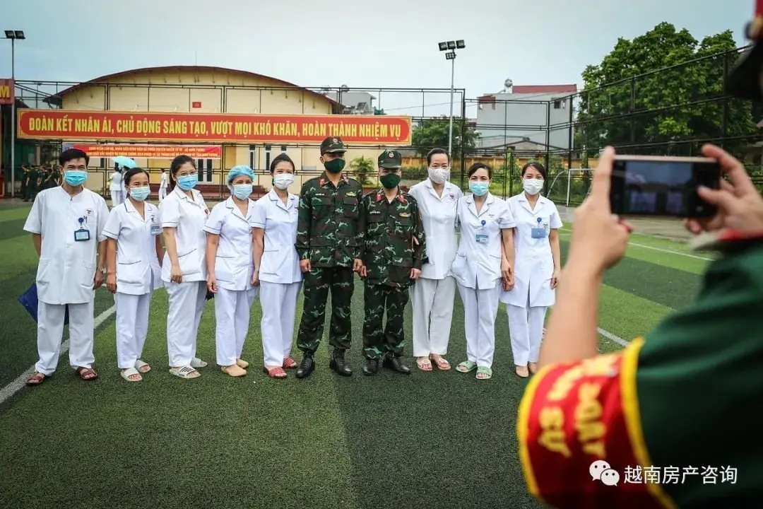 越南人民軍前往南方支援並協助群眾共渡疫情難關