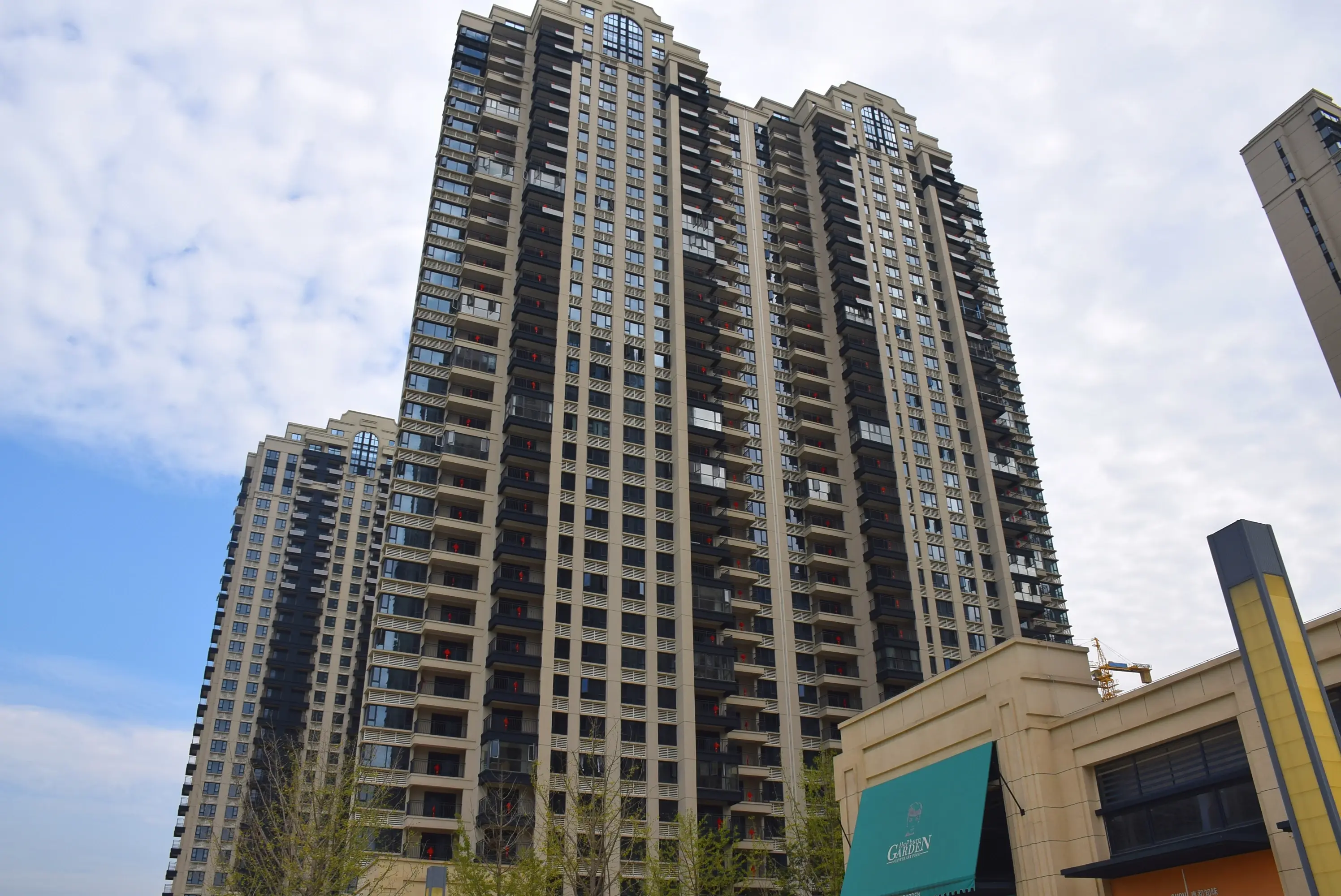 保利香颂9月工程进度播报:二期工程已复工,9#楼预计18号开盘!