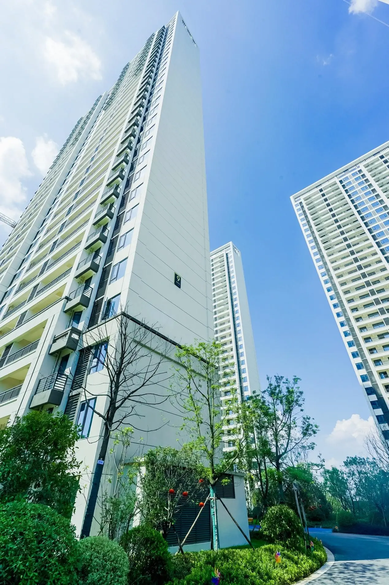 小编亲探军山新城首个住宅交付项目新亚洲建筑立面抢先看