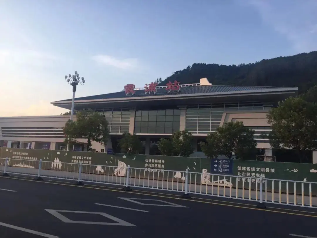 快看霞浦火车站已显露出大气磅礴的外形