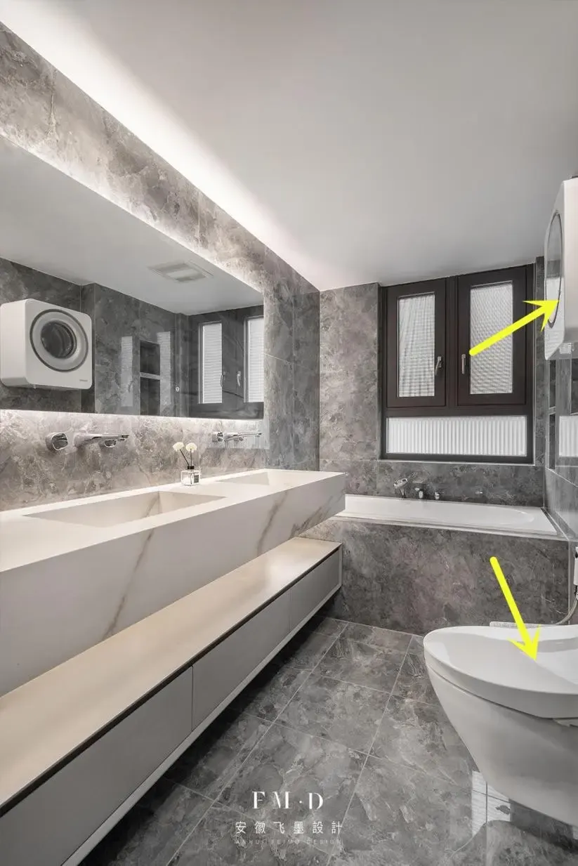 砌假墙壁挂马桶,也将洗衣机内嵌其中,小卫生间有比这更省地的?_房产资