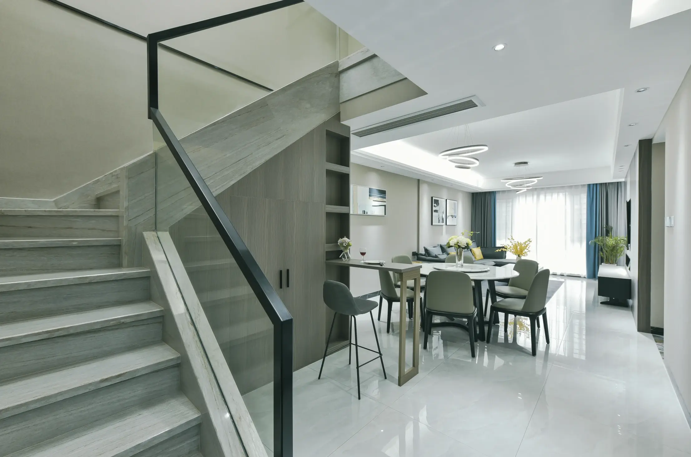 现代简约三居室复式给人一种宁静优雅的感觉