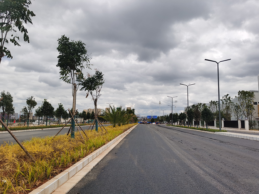 胜峰西路（学府路—宁州路）道路新建工程交通、照明等招标，全力加快完善经开区城市路网体系