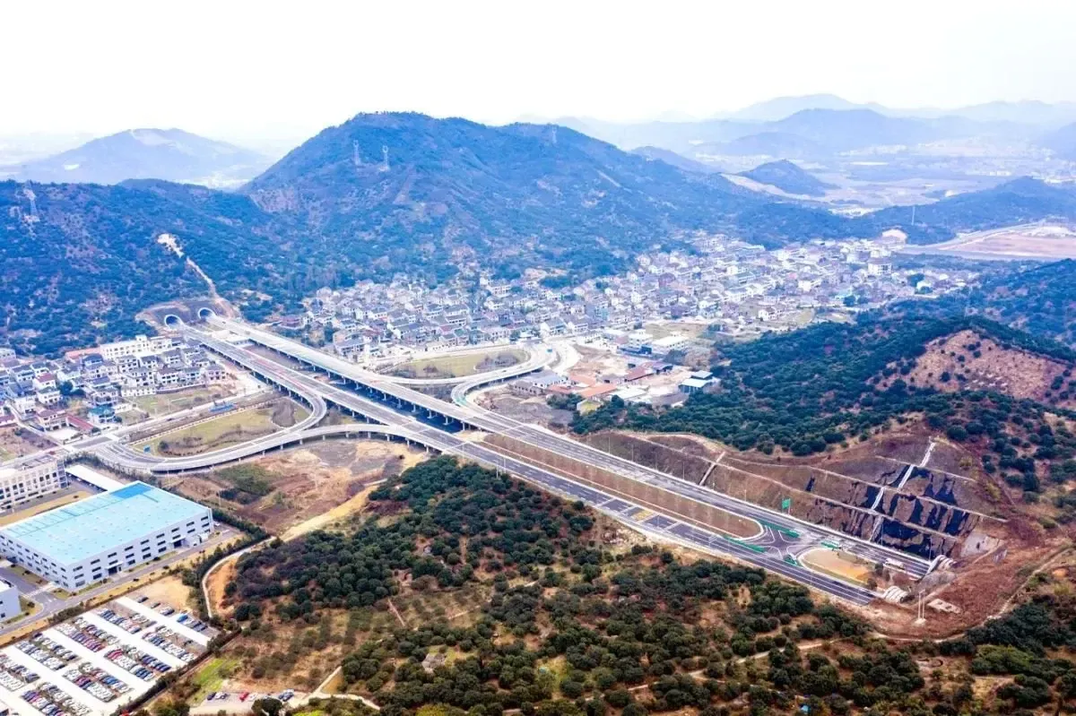 连接杭州湾新区胜陆公路全线通车两市一区步入30分钟交通圈