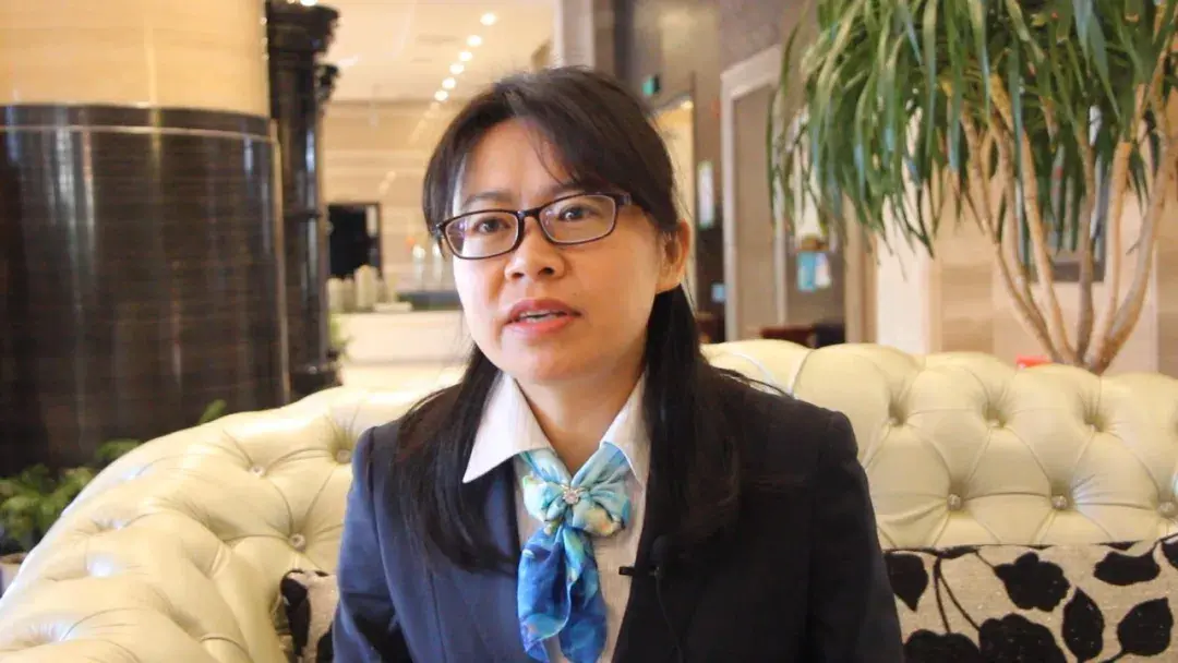 我们专访了县政协委员,县政协教科卫体委主任王素华和县政协委员,红河