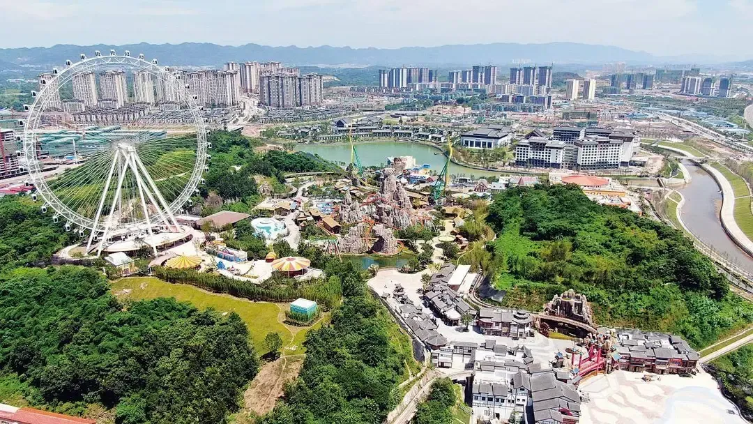 江南新城的融创欧麓花园城,大学城的融创文旅城,江南大道旁的融创玖玺