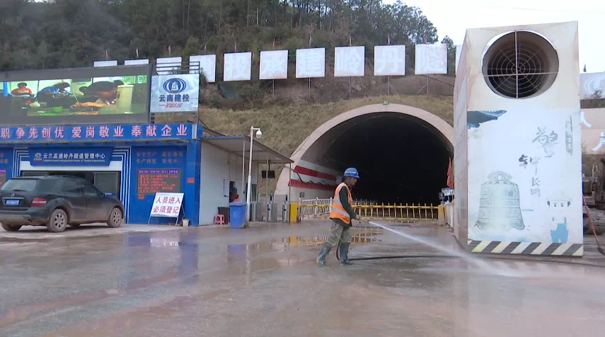 “大漾云兰”高速公路“云兰”段最长隧道岭丹隧道左幅顺利贯通