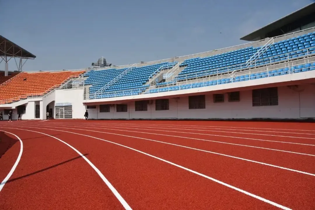 今起对外开放赣州市体育中心田径场改造完成