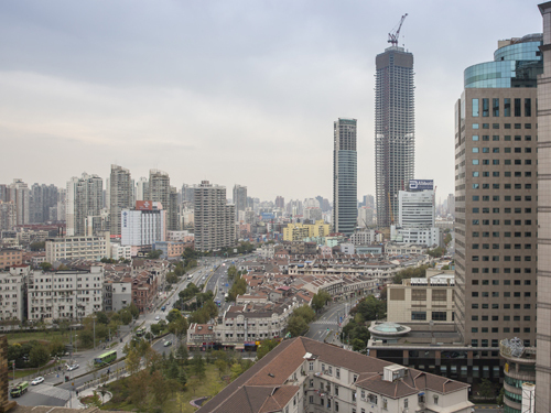 上海临港优化人才购房政策 重点支持单位人才社保门槛可缩短为3至6个月
