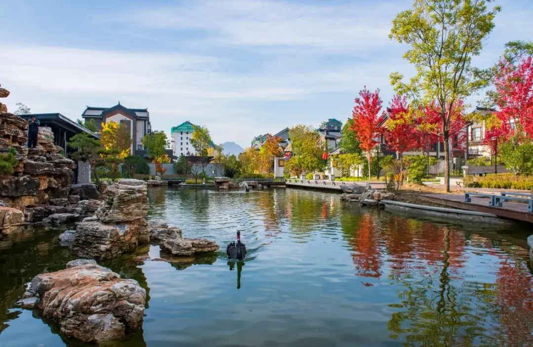 华中小镇走在城市边上