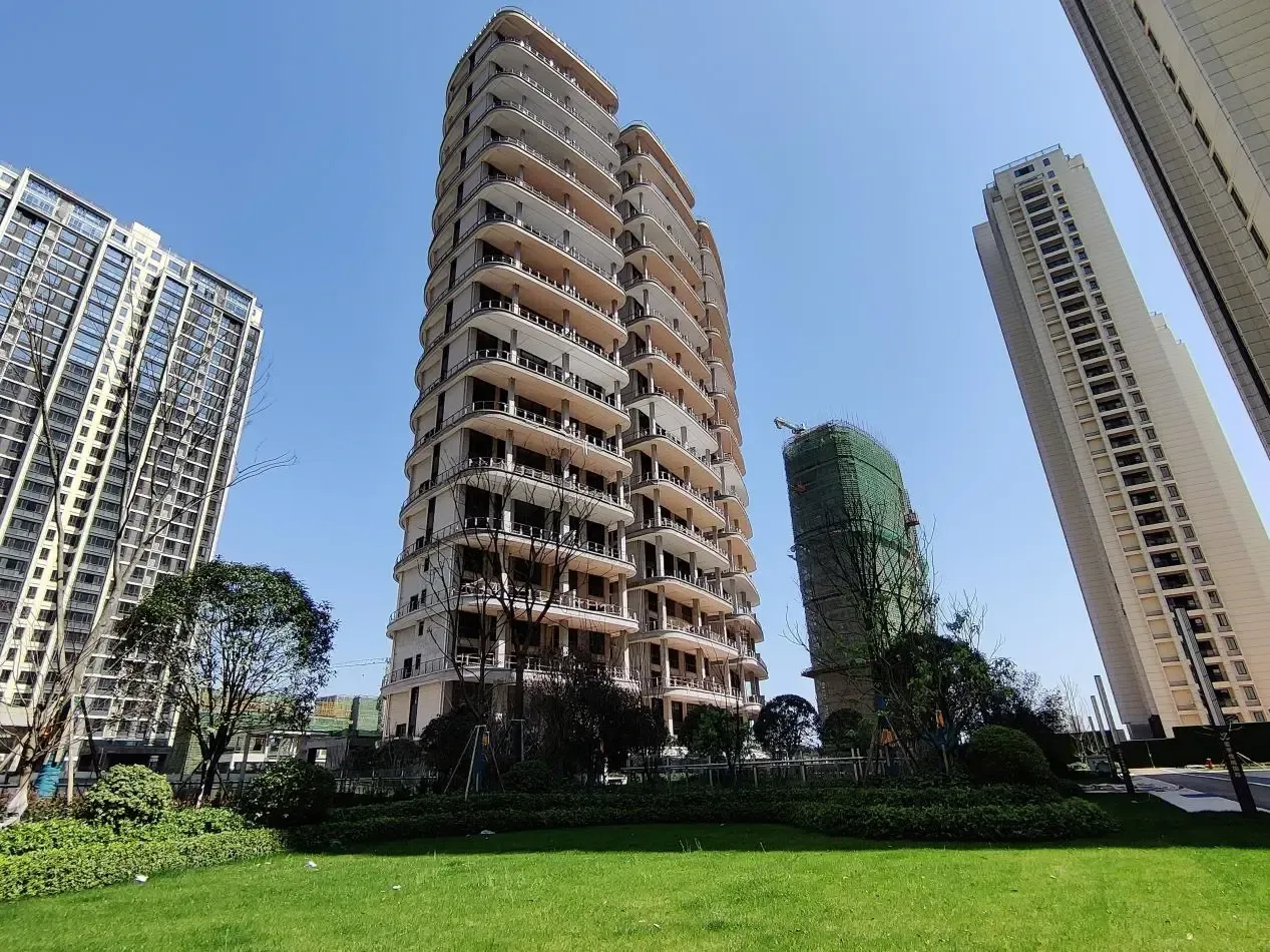 筑巢引凤安居九华玺宇悦城国际举行湘潭经开区专家人才楼揭牌暨沙龙