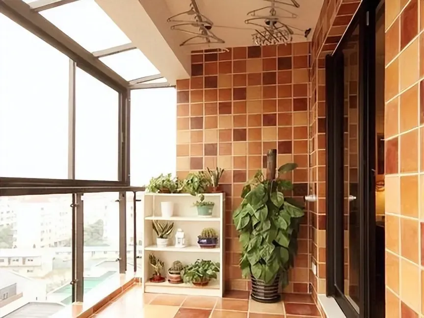 阳台瓷砖要不要贴到顶?老师傅是这样建议大家的-房产资讯-房天下