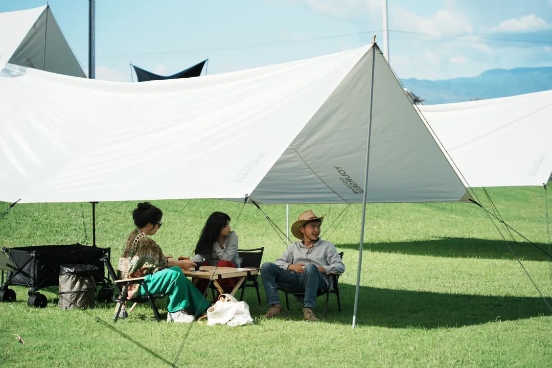 那山那海 | 云南首家大热荒野露营地正式开营，你可以像这样“野”在山里
