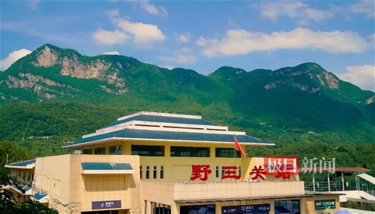聚焦华中凉都野三关①3小时武汉往西于夏天撞见秋
