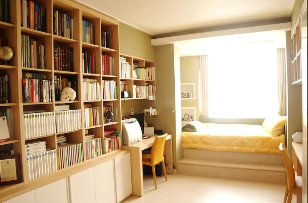 带阳台的小卧室装修 错层设计功能会更丰富