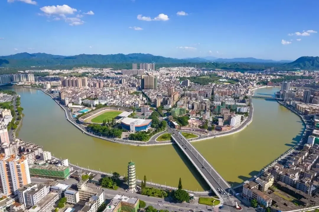 恩平如此豪横的城芯江景房,除了说"买"我没有其他意见