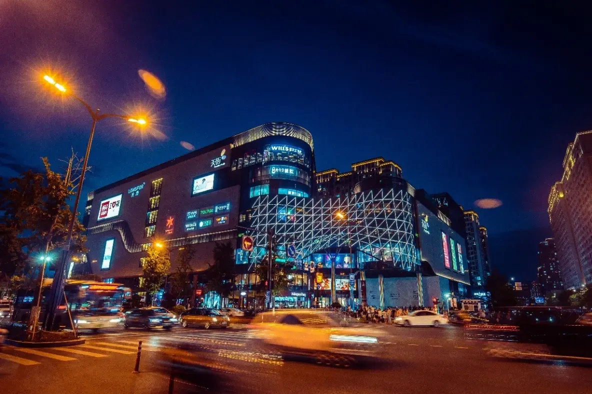 龙湖杭州金沙天街横空出世,正式开启了龙湖商业在杭州的时代版图