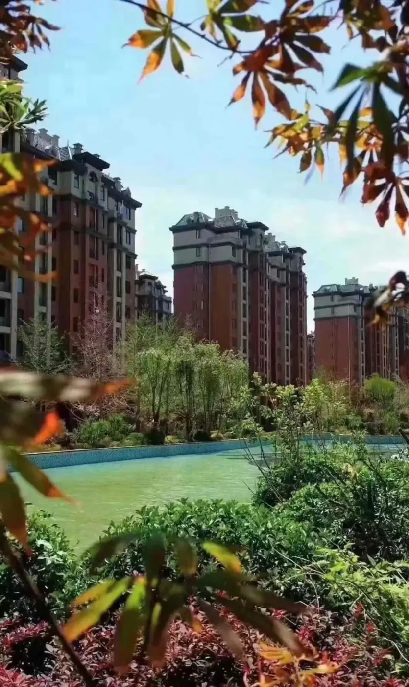 燕郊九里香堤由燕达地产集团精心打造的北京东部唯一一法式洋房