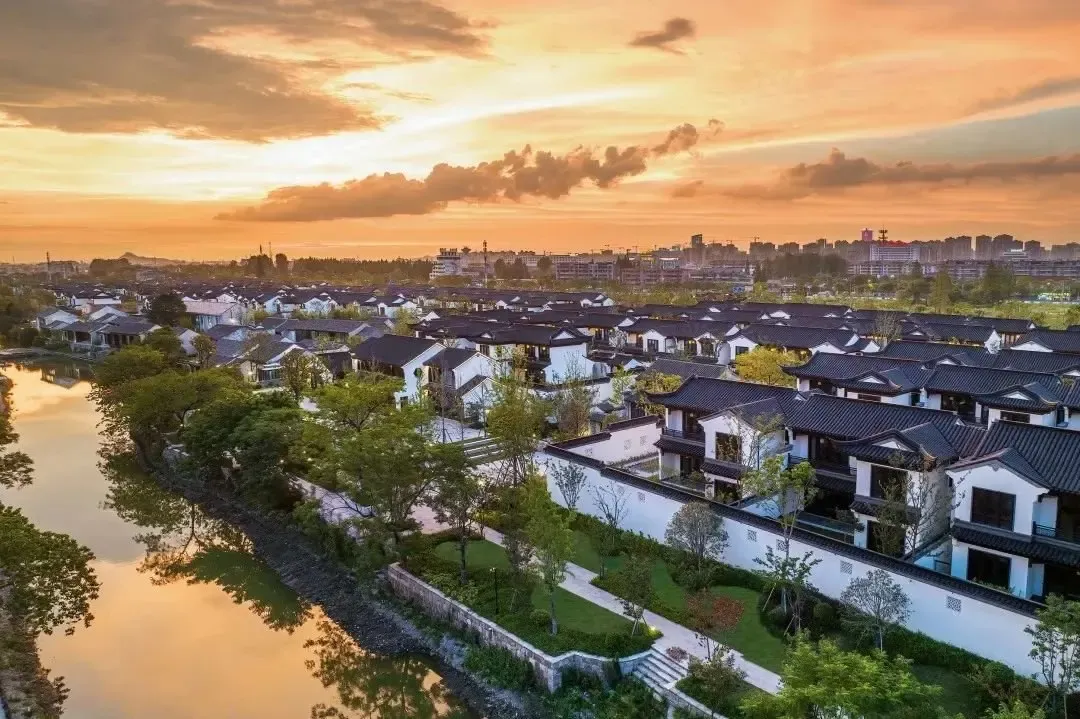 夕阳下的运河与里直街运河江南里也在对这片身处省文保--萧绍海塘与